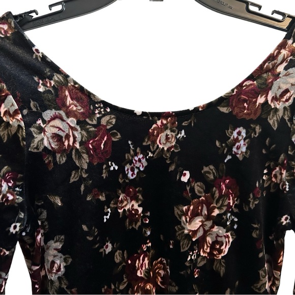 Black/Burgundy Velvet feel Retro Style Long Sleeve Mini Dress. Gently Pre Loved. - Picture 4 of 8